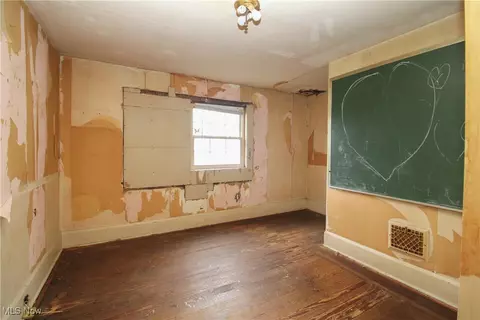 Bedroom - 244 Shields Rd, Youngstown, OH 44512 photo 7 of 9