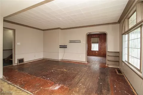Living - 244 Shields Rd, Youngstown, OH 44512 photo 5 of 5