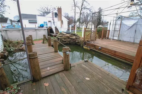 Exterior - 244 Shields Rd, Youngstown, OH 44512 photo 4 of 7