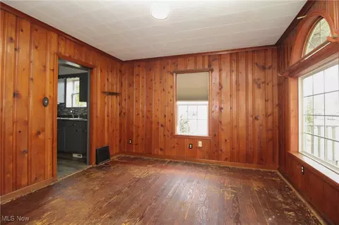 Living - 244 Shields Rd, Youngstown, OH 44512 photo 1 of 5