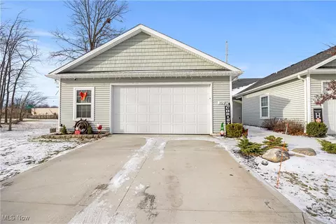 302 Deer Xing, Elyria, OH 44035 photo 2