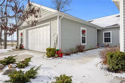 302 Deer Xing, Elyria, OH 44035 photo 4