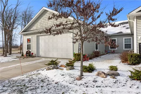 302 Deer Xing, Elyria, OH 44035