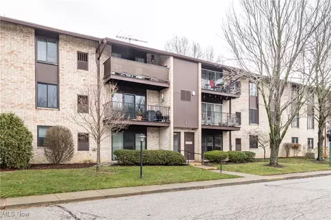 16475 Heather Ln #F104, Middleburg Heights, OH 44130