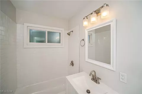Bath - 139 Dilworth St, Elyria, OH 44035 photo 1 of 1
