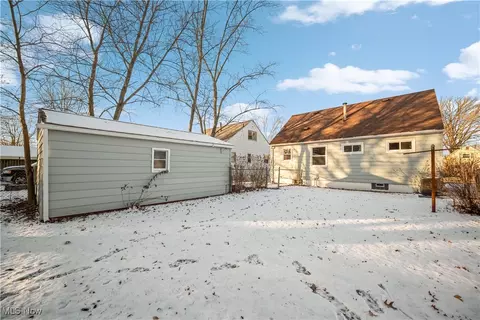 Exterior - 139 Dilworth St, Elyria, OH 44035 photo 2 of 2