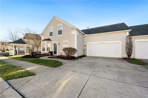 37025 Fairfield Ln, North Ridgeville, OH 44039