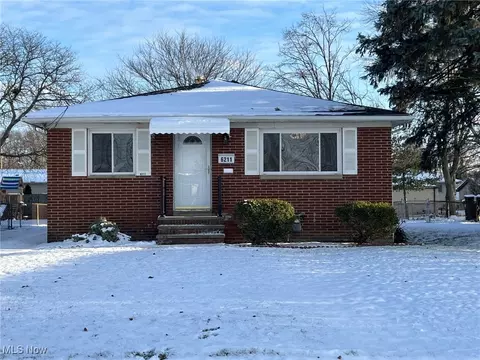 6211 Sylvia Dr, Brook Park, OH 44142