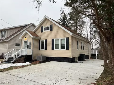 114 Grandview Ave, Conneaut, OH 44030