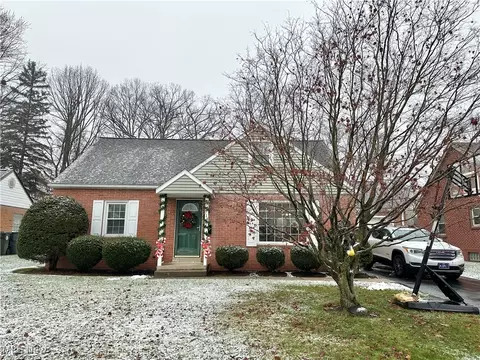 714 Roselawn, Warren, OH 44483