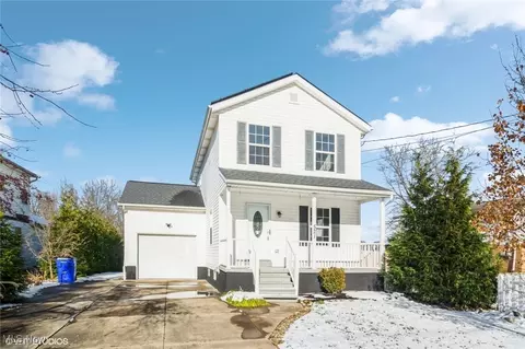 521 Ohio Ave, Ravenna, OH 44266