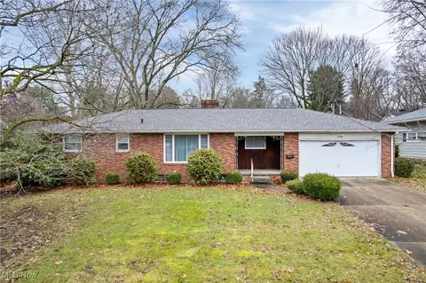 2222 Little John Ln, Wooster, OH 44691