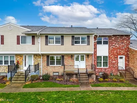2136 Beechtree Dr, Uniontown, OH 44685