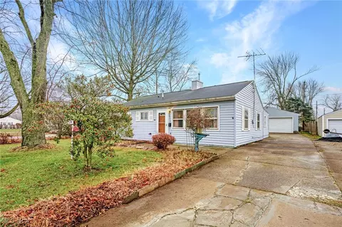 2714 Goble Dr, Lorain, OH 44055 photo 2