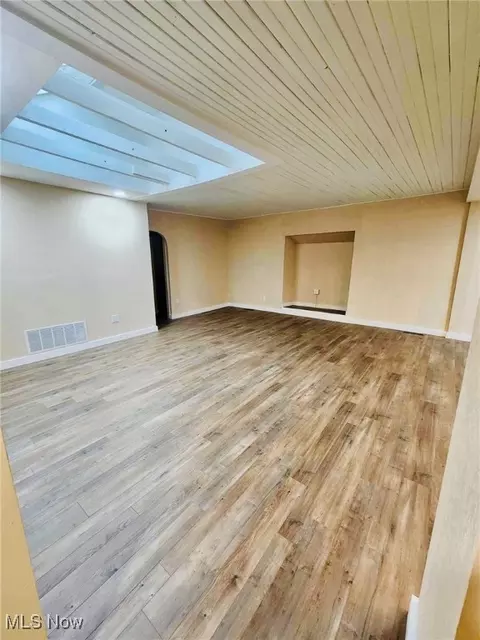 Living - 10667 Maple Ct, Minerva, OH 44657 photo 3 of 5
