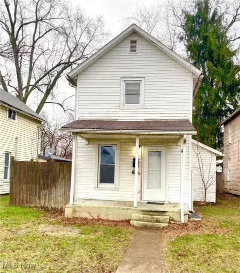 522 S 10th St, Coshocton, OH 43812