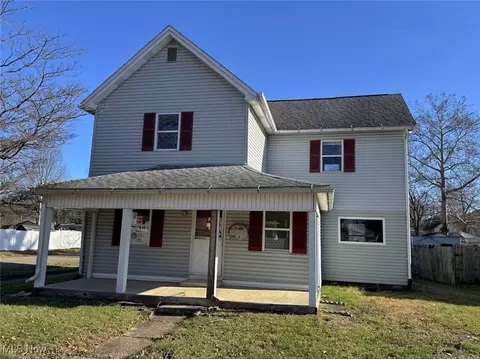 336 N 11th St, Coshocton, OH 43812