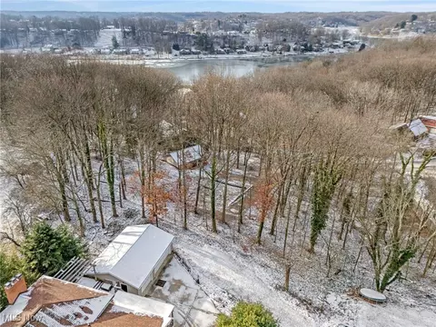 145 E Mohawk Dr, Malvern, OH 44644 photo 9