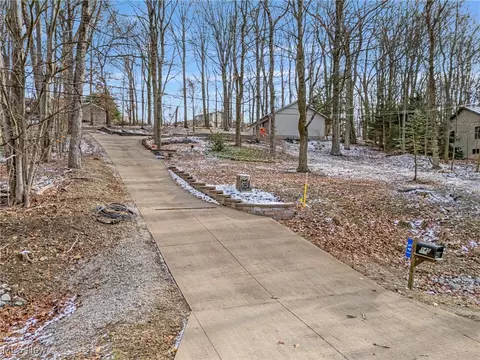 145 E Mohawk Dr, Malvern, OH 44644