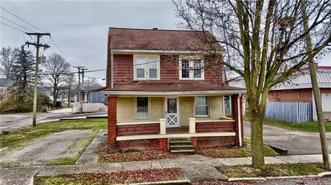 121 2nd St SE, Brewster, OH 44613