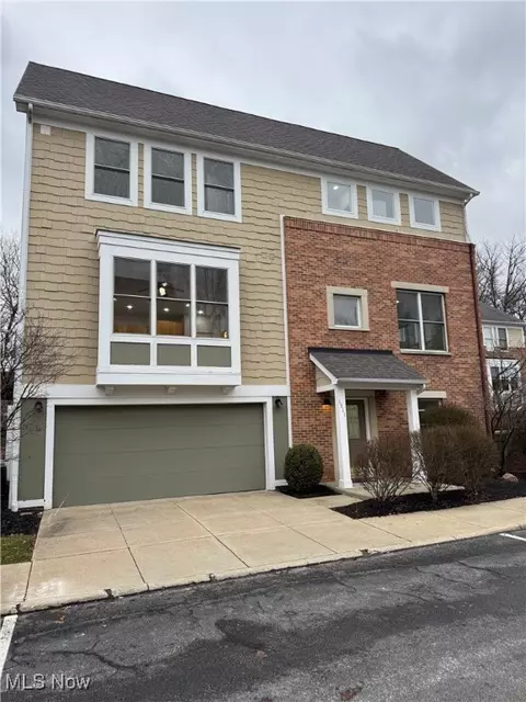 1511 Huntington Ln, Cleveland Heights, OH 44118