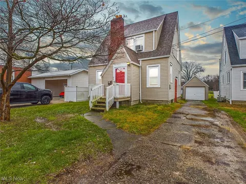2005 36th St, Parkersburg, WV 26104