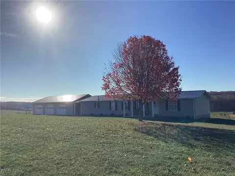 65236 Meeksville Rd, Mcarthur, OH 45651