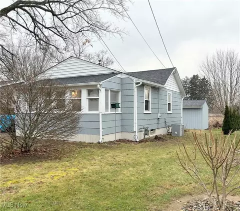 153 N Scranton St, Ravenna, OH 44266