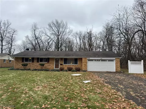 7051 Dogwood Ln, Mentor, OH 44060