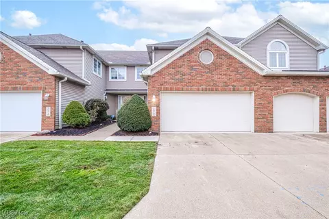 272 English Lakes Blvd, Amherst, OH 44001