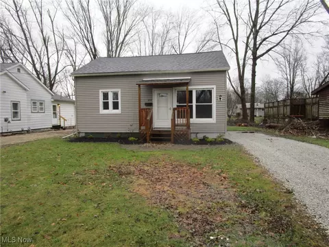 Exterior - 459 Third St, Geneva, OH 44041 photo 2 of 5