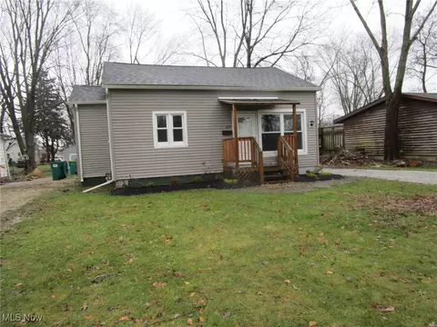 Exterior - 459 Third St, Geneva, OH 44041 photo 4 of 5