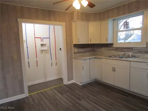 Entry Way - 459 Third St, Geneva, OH 44041 photo 1 of 2