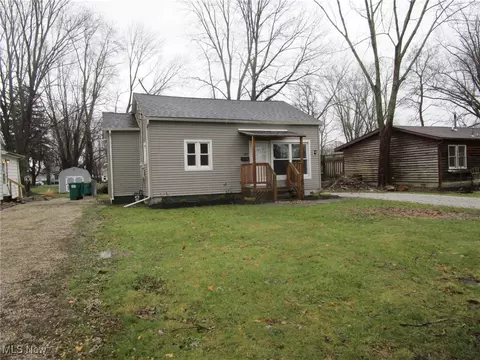 Exterior - 459 Third St, Geneva, OH 44041 photo 3 of 5