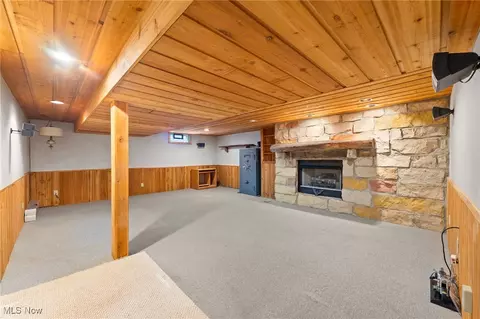 Living - 188 Lakeshore Dr, Struthers, OH 44471 photo 4 of 4