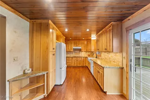 Kitchen - 188 Lakeshore Dr, Struthers, OH 44471 photo 1 of 5