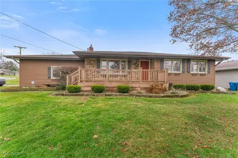 188 Lakeshore Dr, Struthers, OH 44471