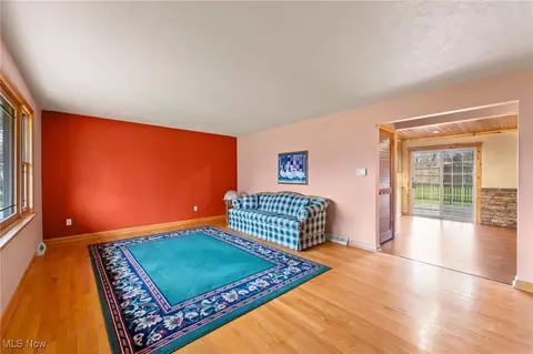 Living - 188 Lakeshore Dr, Struthers, OH 44471 photo 1 of 4
