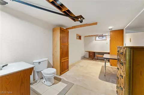 Bath - 188 Lakeshore Dr, Struthers, OH 44471 photo 3 of 3