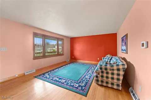 Living - 188 Lakeshore Dr, Struthers, OH 44471 photo 2 of 4