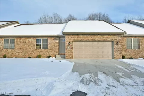 11 Bayview Cir, Cortland, OH 44410