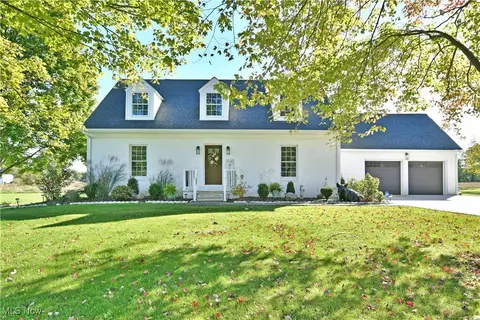 5558 Pierce Rd NW, Warren, OH 44481
