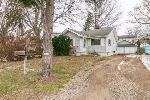 6243 Magnolia Dr, Mentor, OH 44060