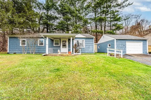 1836 Smithfield St, East Liverpool, OH 43920