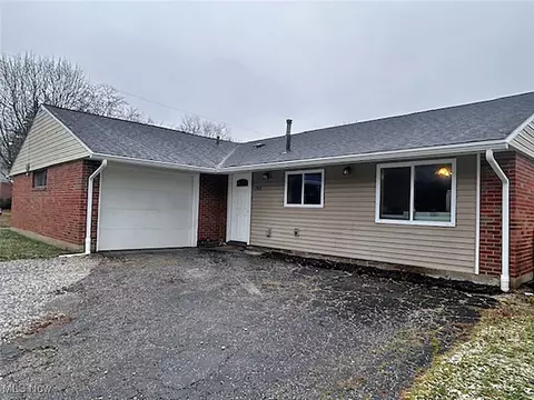 743 Renninger Rd, New Franklin, OH 44319