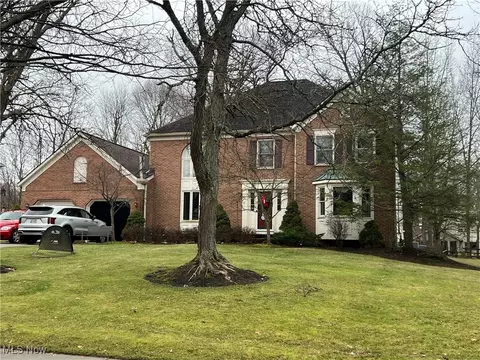 34704 Bramble Ln, Solon, OH 44139