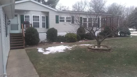 6398 Autumn Ridge Dr, Madison, OH 44057