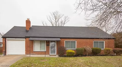 587 Hemlock Dr, Euclid, OH 44132