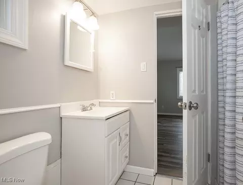 Bath - 587 Hemlock Dr, Euclid, OH 44132 photo 2 of 2