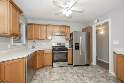 Kitchen - 587 Hemlock Dr, Euclid, OH 44132 photo 1 of 2